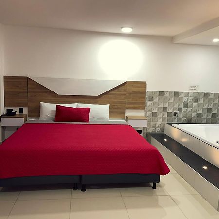 Hotel Ofix Medellín Buitenkant foto