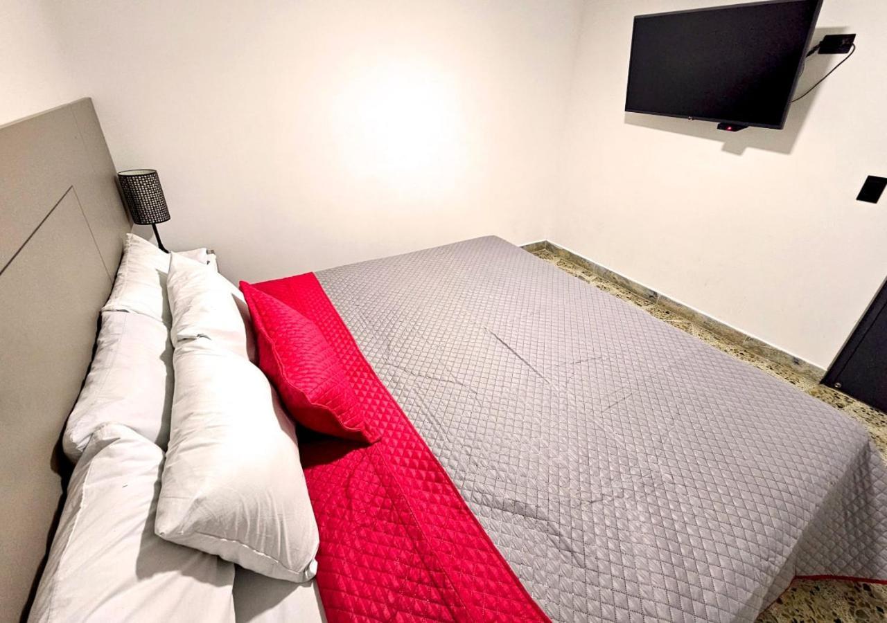 Hotel Ofix Medellín Buitenkant foto