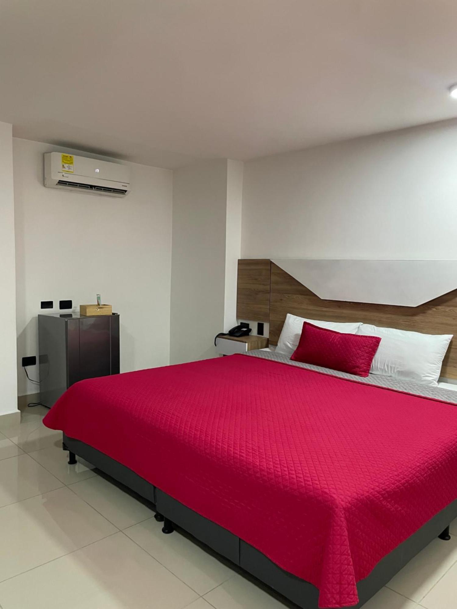 Hotel Ofix Medellín Buitenkant foto