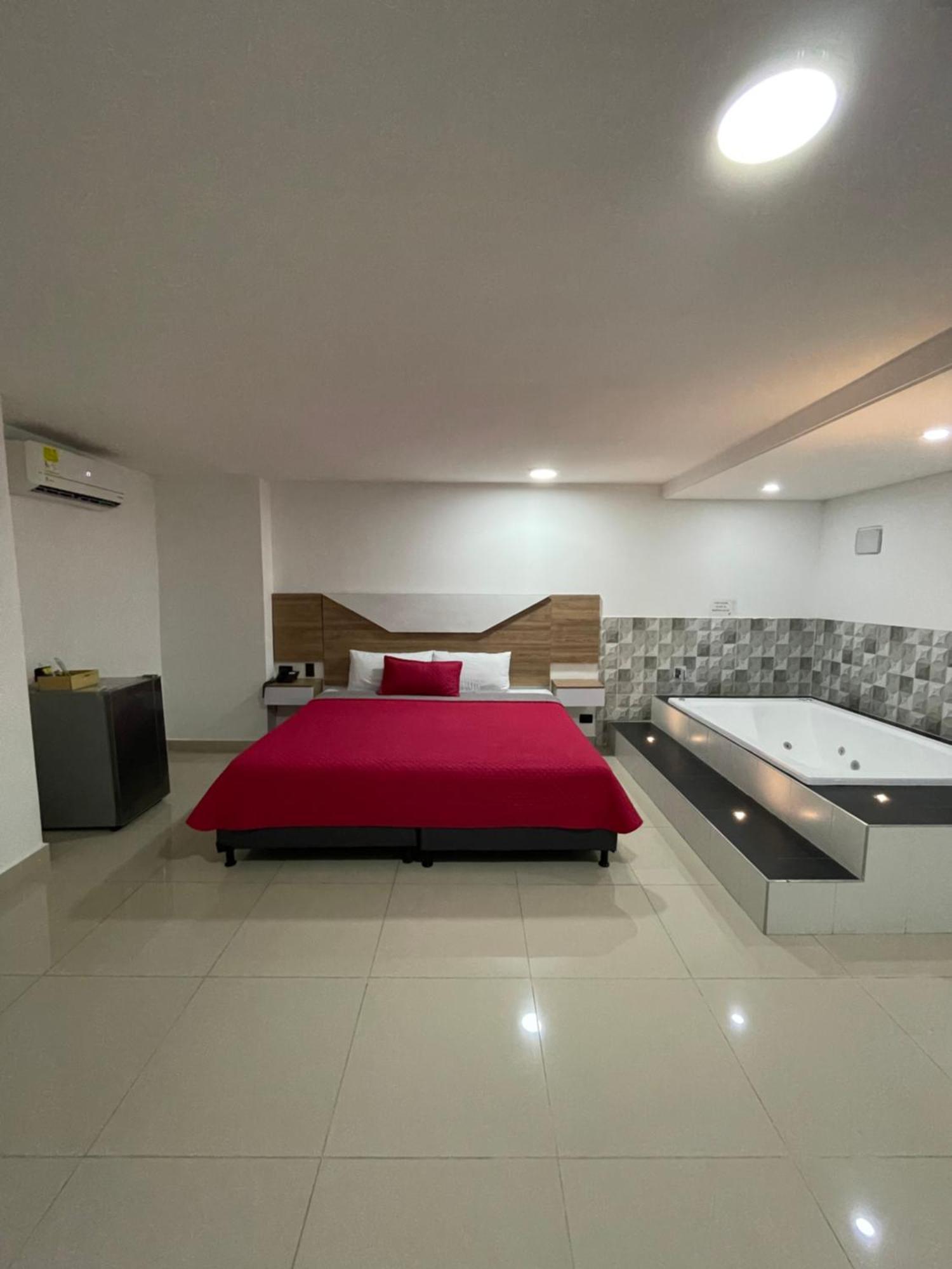 Hotel Ofix Medellín Buitenkant foto
