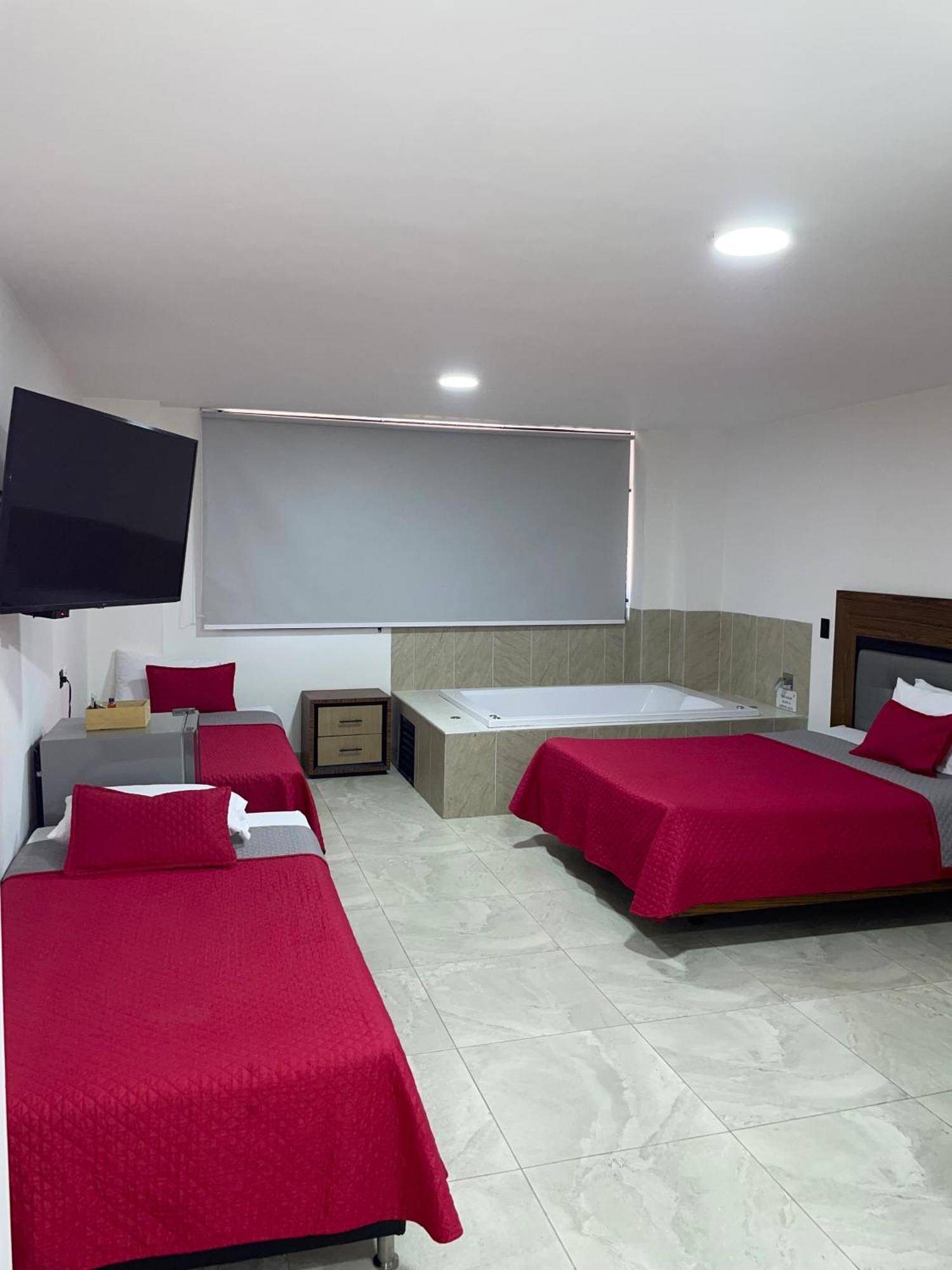 Hotel Ofix Medellín Buitenkant foto