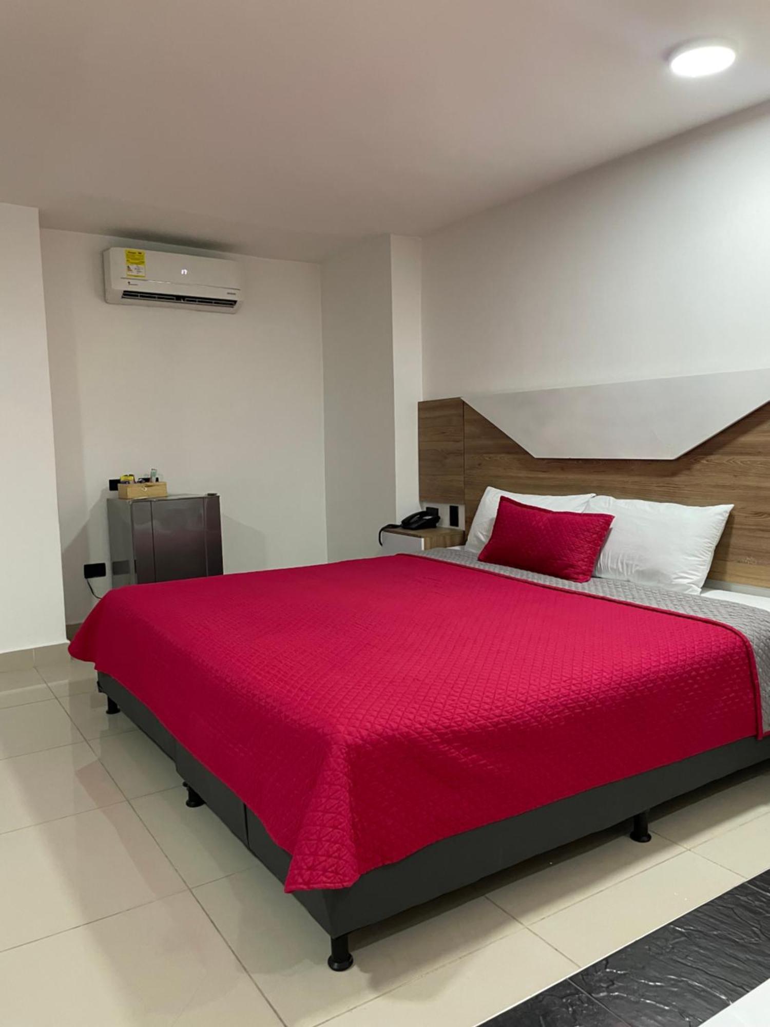 Hotel Ofix Medellín Buitenkant foto
