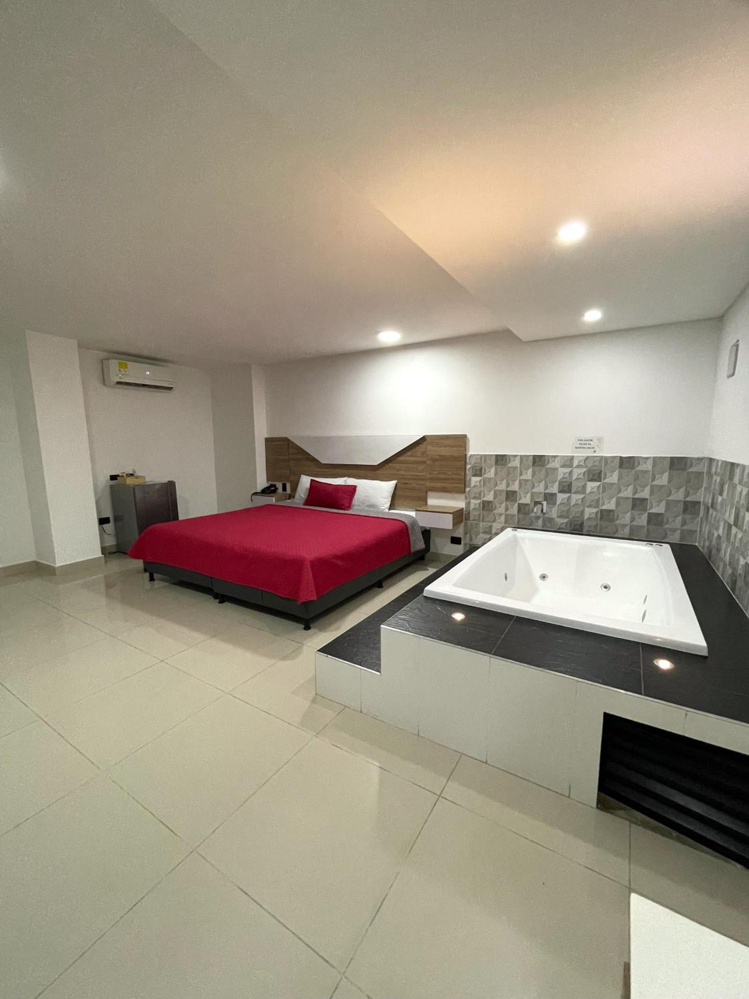 Hotel Ofix Medellín Buitenkant foto