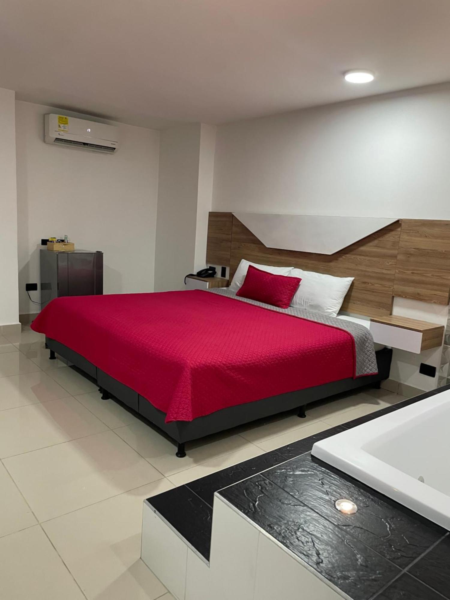Hotel Ofix Medellín Buitenkant foto