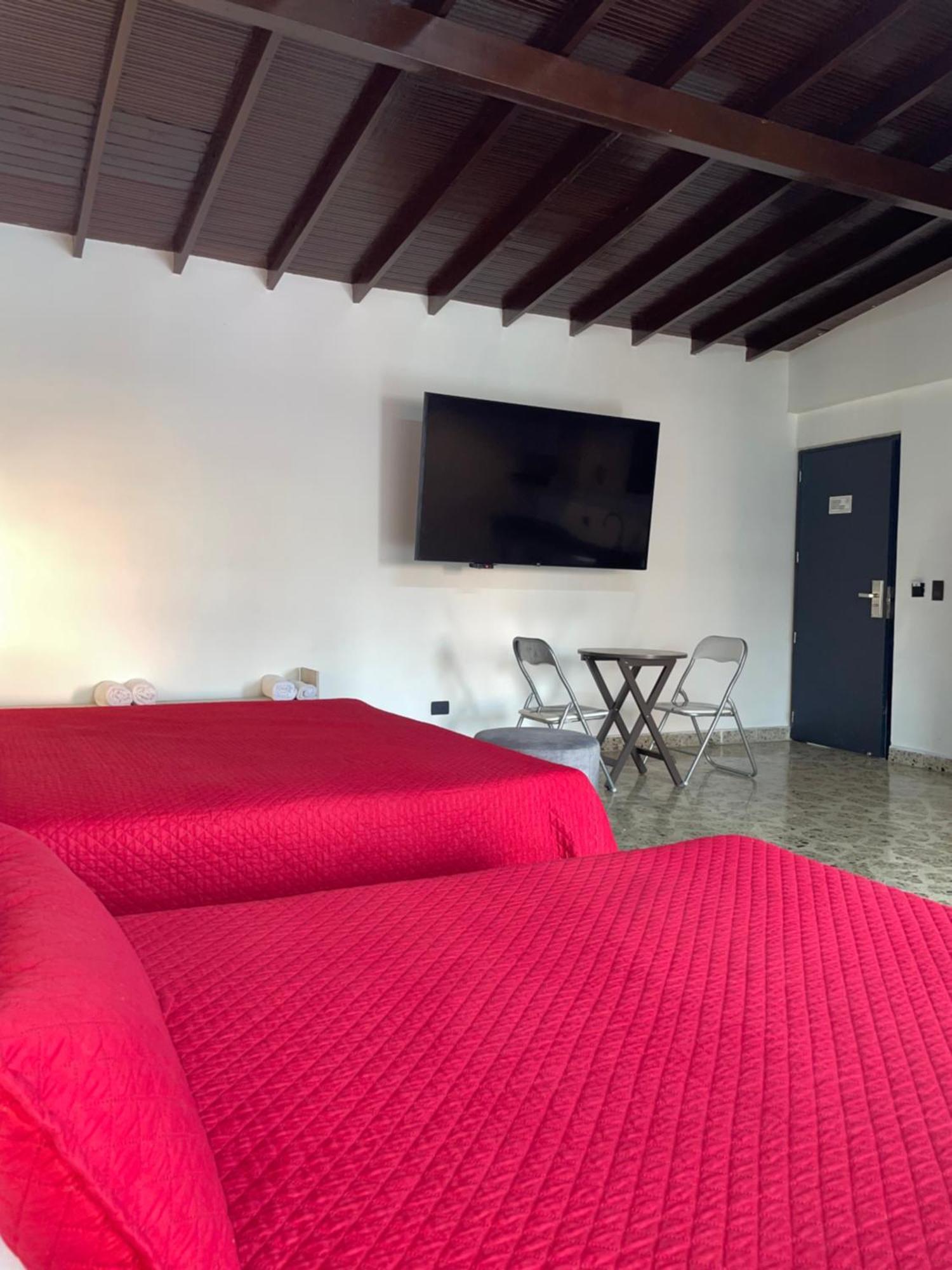 Hotel Ofix Medellín Buitenkant foto