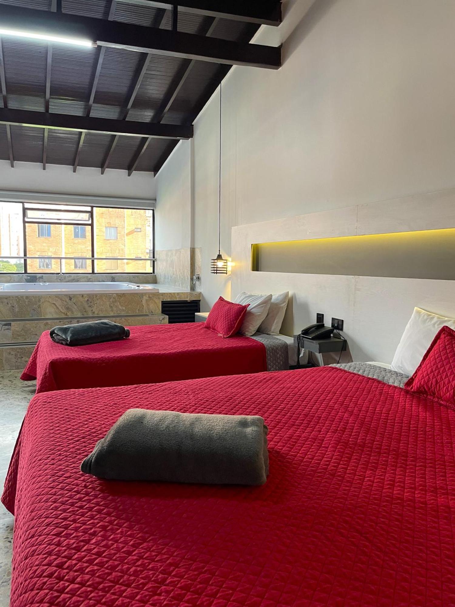 Hotel Ofix Medellín Buitenkant foto