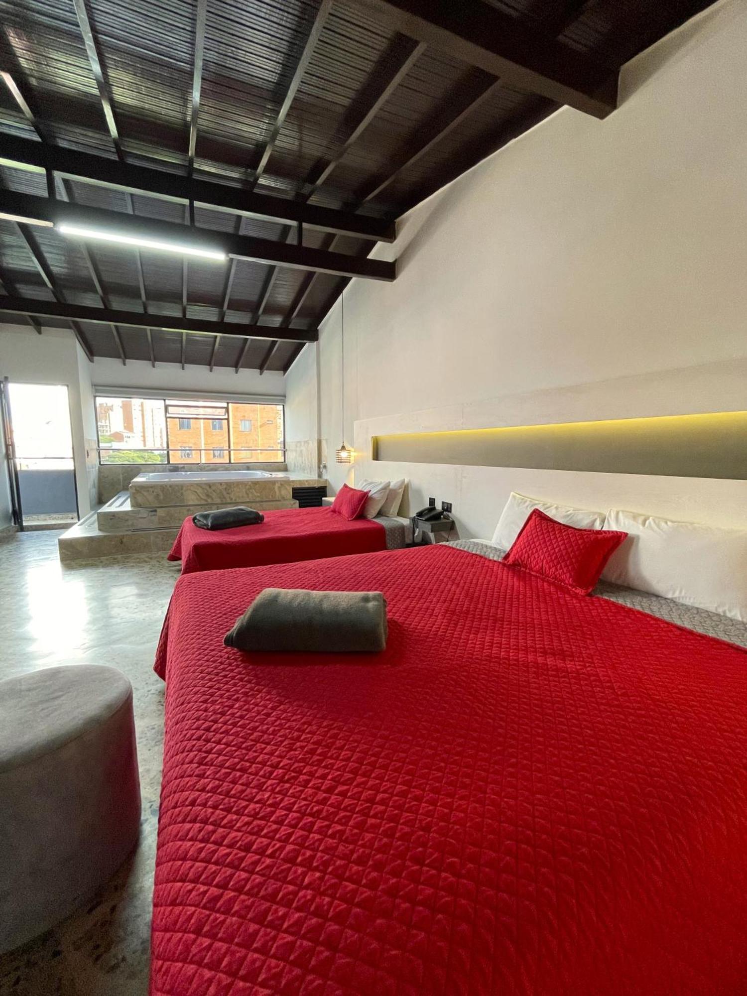 Hotel Ofix Medellín Buitenkant foto
